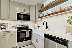 Turtle Bay Condo with Loft and Split Air