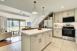 Turtle Bay Condo with Loft and Split Air