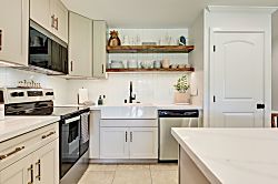 Turtle Bay Condo with Loft and Split Air