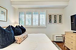 Turtle Bay Condo with Loft and Split Air