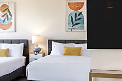 Waikiki Banyan 1811 T2