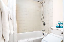 Waikiki Banyan 1811 T2