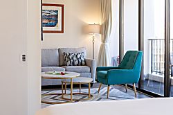 Waikiki Banyan 1811 T2