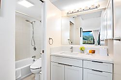 Waikiki Banyan 1811 T2