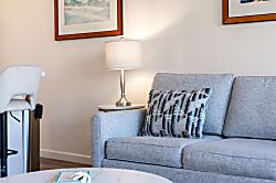 Waikiki Banyan 1811 T2