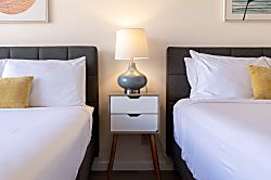 Waikiki Banyan 1811 T2