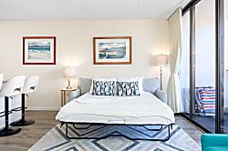 Waikiki Banyan 1811 T2