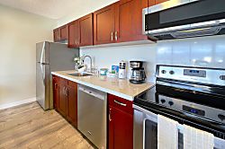 Waikiki Banyan 1709 T2