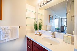 Waikiki Banyan 1709 T2