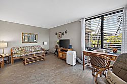 Alii Villas #224 - Living area