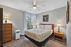 Alii Villas #224 - Queen Bed with AC in bedroom!