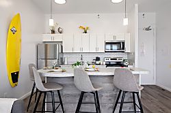 Waikiki Banyan 3701 T1