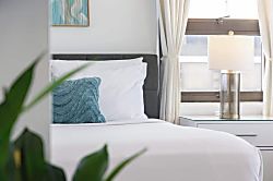 Waikiki Banyan 3701 T1