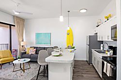 Waikiki Banyan 3701 T1