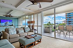 Aston Whaler on Kaanapali #619