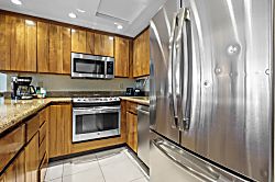 Aston Whaler at Kaanapali 770