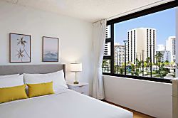 Waikiki Banyan 704 T2
