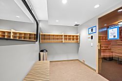 Waikiki Banyan 704 T2