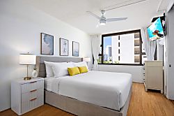 Waikiki Banyan 704 T2