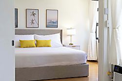 Waikiki Banyan 704 T2