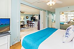 Waikiki Banyan 704 T2