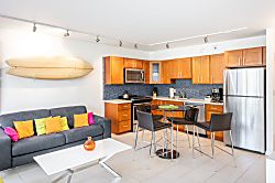 Waikiki Banyan Tower 1 Suite 708