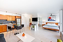 Waikiki Banyan Tower 1 Suite 708