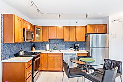 Waikiki Banyan Tower 1 Suite 708