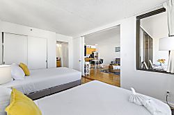 Waikiki Banyan 1702 T1