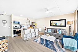 Waikiki Banyan 2811 T2