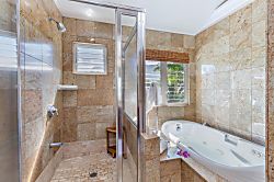 Hanalei Ohana - Custom spa like bathroom