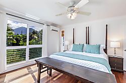 Hanalei Ohana - Master Bedroom downstairs with ensuite bathroom and lanai access