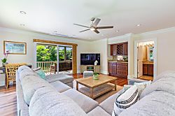 Hanalei Ohana - Flat Screen Smart TV, Lots of comfortable seating.