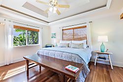 Hanalei Ohana - Upstairs Master Bedroom with en suite bathroom