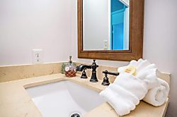 Turtle Bay Surf-Inspired Condo with AC