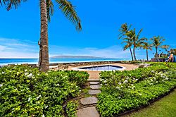 Kulakane 105 - Relax poolside with breathtaking views of the Pacific Ocean.