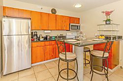 Waikiki Banyan 1007 T2