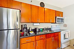 Waikiki Banyan 1007 T2