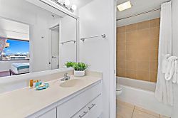 Waikiki Banyan 3612 T1