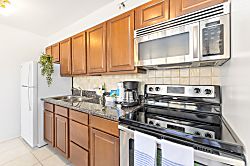 Waikiki Banyan 3612 T1