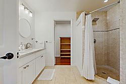 Hale Carly & Lia Lani