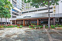 Waikiki Banyan Tower 2 Suite 3704 - Exterior