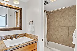 Waikiki Banyan Tower 2 Suite 3704