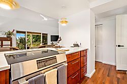 Ohia Cottage: Your Coastal Retreat