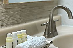 Casa de Emdeko Ocean View Condo