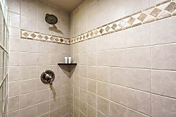 Kihei Beach Condominium 606 - Bathroom