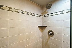 Kihei Beach Condominium 606 - Bathroom