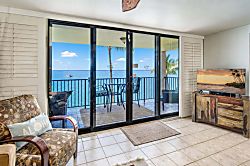 Kihei Beach Condominium 606 - Living area