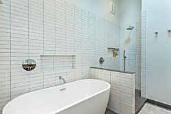 Haena Serenity Retreat - Bathroom