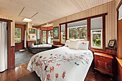 Maile Treehouse - Room